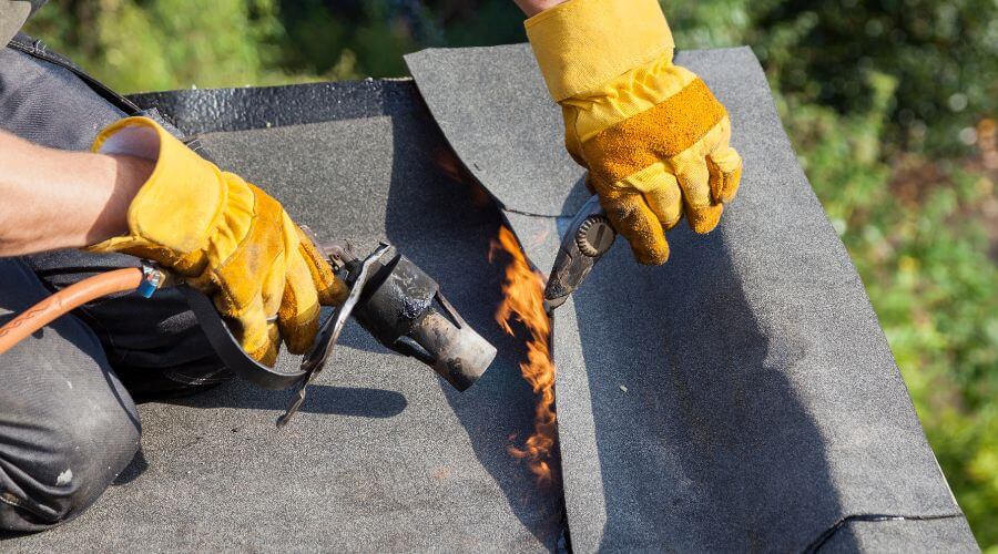 Professional gutter cleaning in Bethany, CT